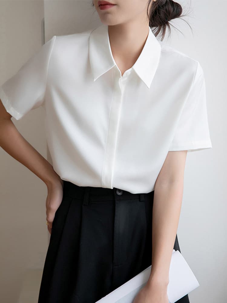 ブルベ夏/ブルベ冬服　上品な襟元が魅力の半袖シンプルシャツ