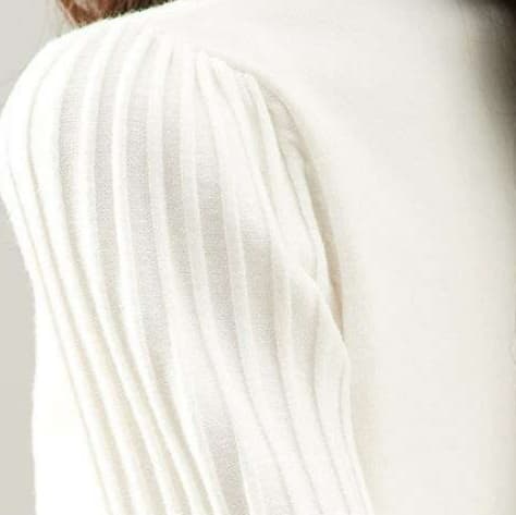 ブルベ夏/ブルベ冬服　ふんわり袖モックネックニット