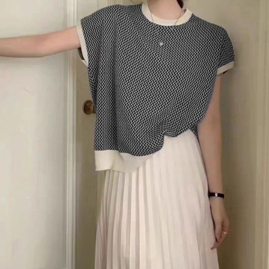 ブルベ夏/ブルベ冬服 涼やか幾何学柄サマーニット フレンチスリーブ