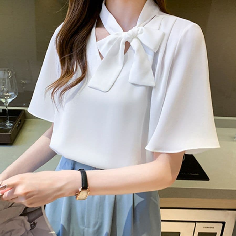 ブルベ夏/ブルベ冬服 上品フレア袖 ブローチ付きシャツブラウス