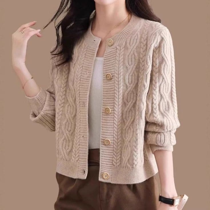 ブルベ夏/ブルベ冬　編み込み模様丸首ボタン留めカーディガン