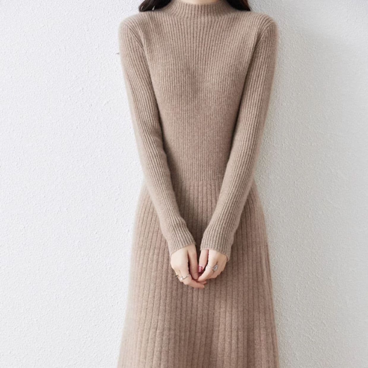 ブルベ夏/ブルベ冬服　縦リブ編みモックネック長袖ニットワンピース