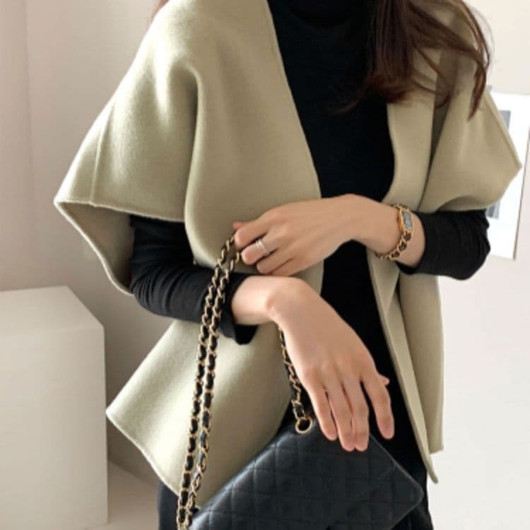 ブルベ夏服　上品な大人のゆったり袖なしウールベスト