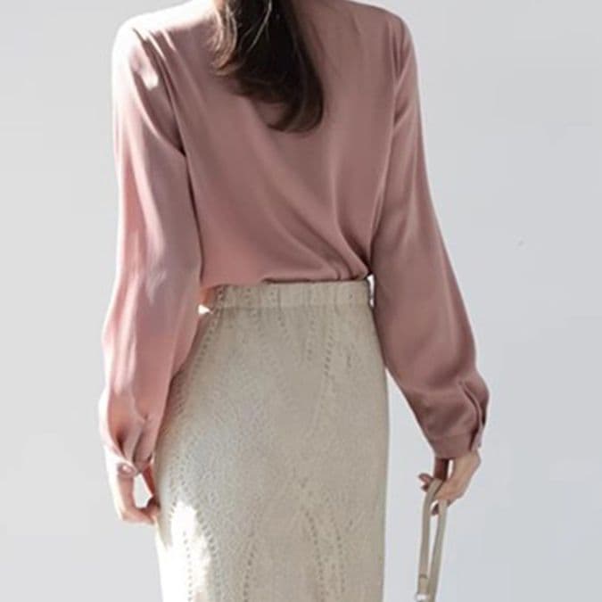 ブルベ夏/ブルベ冬服　上品なボウタイ付き長袖ブラウス