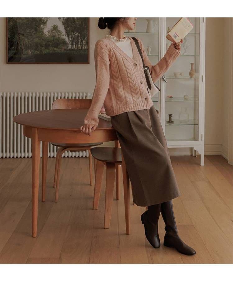 ブルベ夏服　上品な女性らしさを演出するハイウエストガウチョパンツ