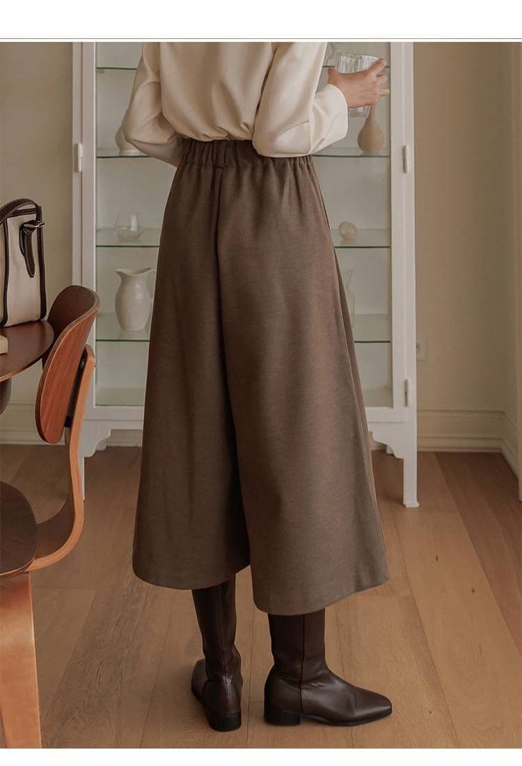 ブルベ夏服　上品な女性らしさを演出するハイウエストガウチョパンツ