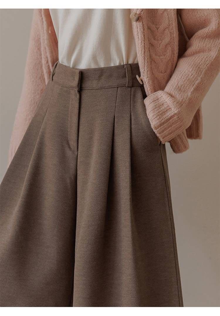 ブルベ夏服　上品な女性らしさを演出するハイウエストガウチョパンツ