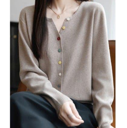 ブルベ夏/ブルベ冬服　マルチボタン配色カーディガン