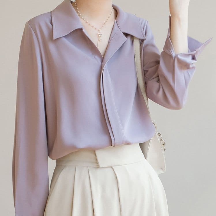 ブルベ夏服　とろみ素材の開襟長袖ブラウス