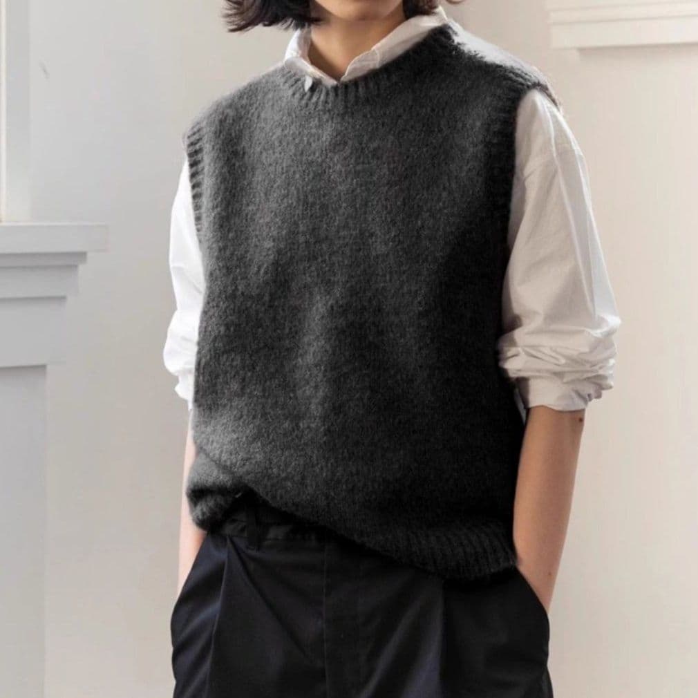 ブルベ夏/ブルベ冬服　重ね着が楽しめる袖なしニットベスト