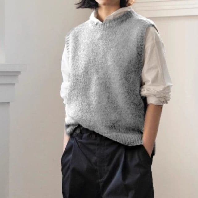 ブルベ夏/ブルベ冬服　重ね着が楽しめる袖なしニットベスト