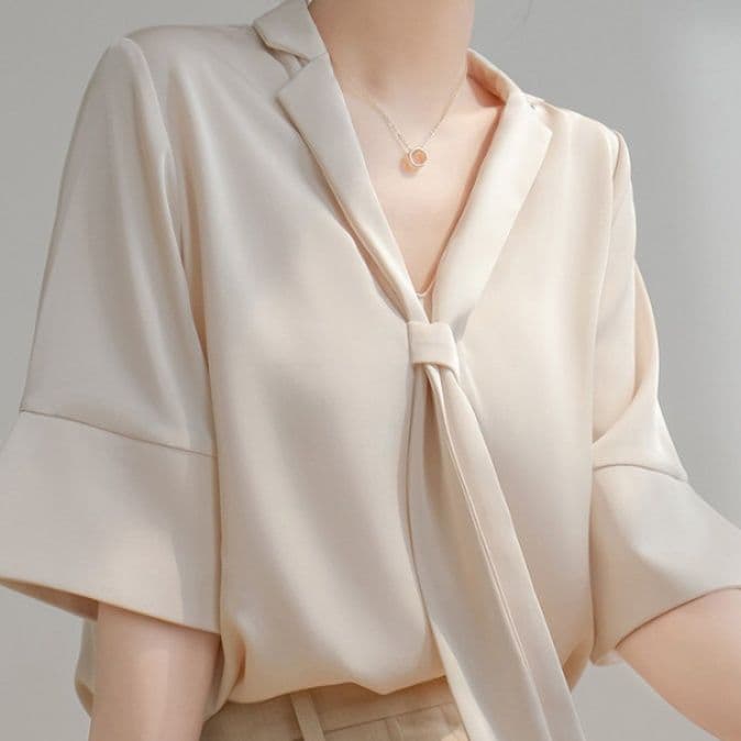 ブルベ夏/ブルベ冬服　襟元リボンデザイン五分袖とろみブラウス