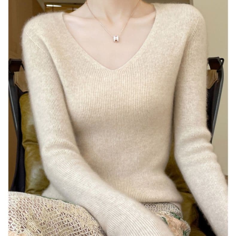 ブルベ夏/ブルベ冬服　上品なブイネックリブ編み長袖ニット