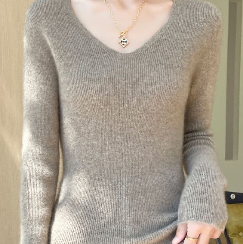 ブルベ夏/ブルベ冬服　上品なブイネックリブ編み長袖ニット