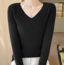 ブルベ夏/ブルベ冬服　上品なブイネックリブ編み長袖ニット