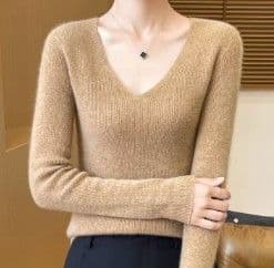 ブルベ夏/ブルベ冬服　上品なブイネックリブ編み長袖ニット