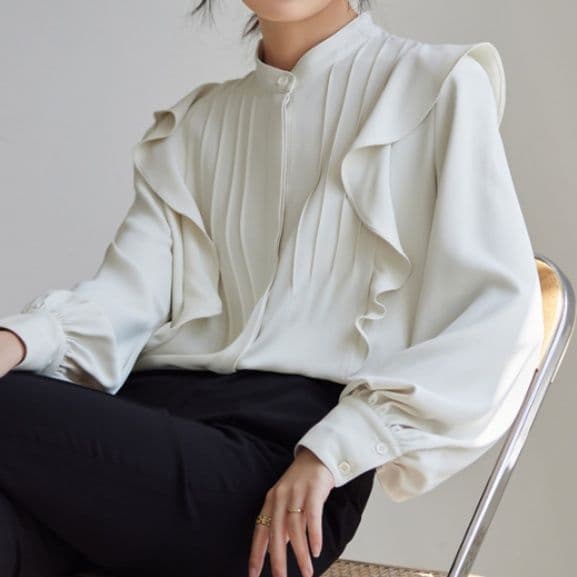 ブルベ夏服　立体ピンタック襟付き長袖ブラウス