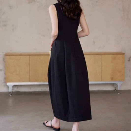 ブルベ夏/ブルベ冬服　洗練されたノースリーブロング丈ワンピース