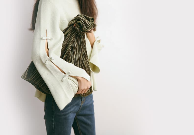 ブルベ夏/ブルベ冬服 袖リボン装飾ゆったりニット