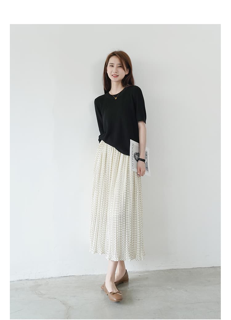 ブルベ夏服 優雅な揺れ感 水玉模様プリーツスカート