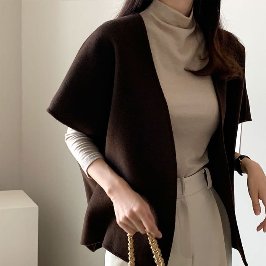 ブルベ夏服　上品な大人のゆったり袖なしウールベスト