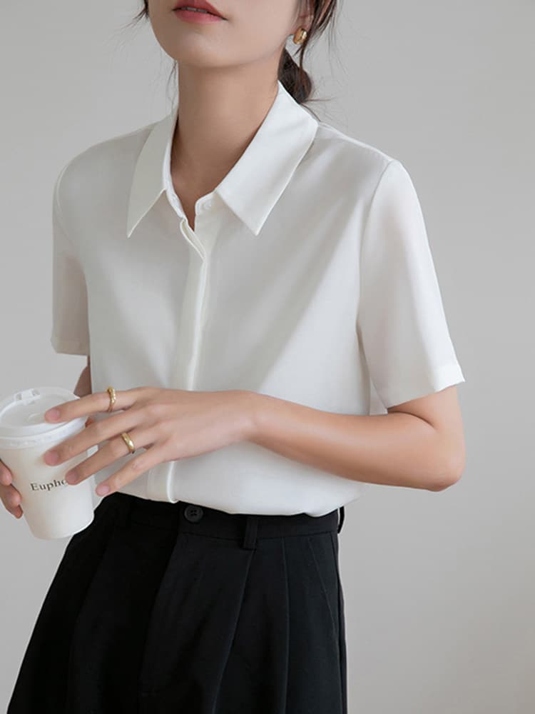 ブルベ夏/ブルベ冬服　上品な襟元が魅力の半袖シンプルシャツ