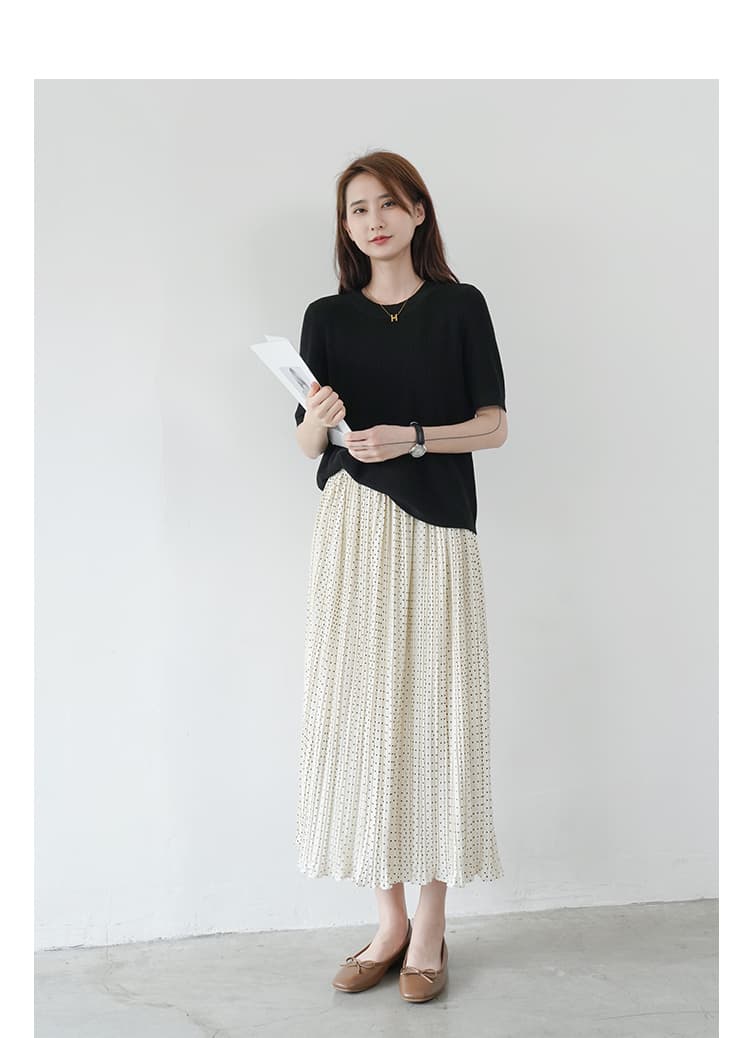 ブルベ夏服 優雅な揺れ感 水玉模様プリーツスカート