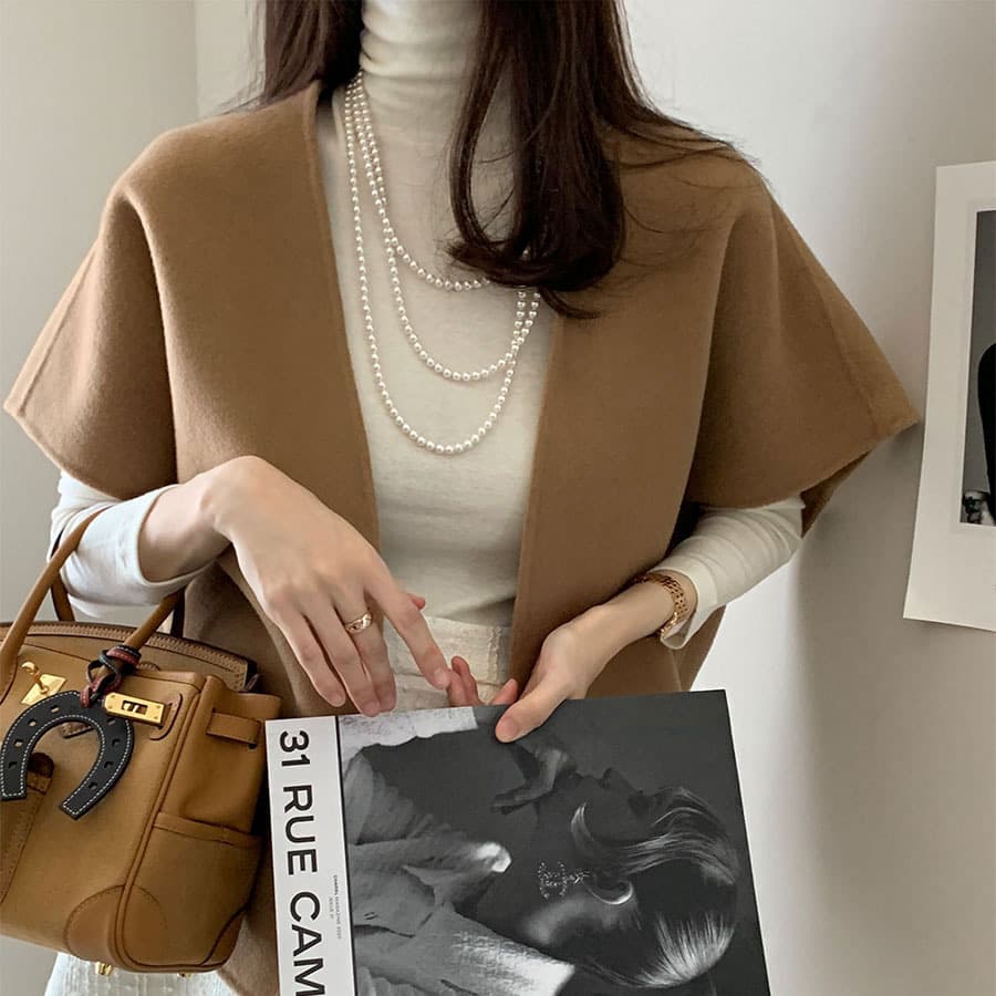 ブルベ夏服　上品な大人のゆったり袖なしウールベスト