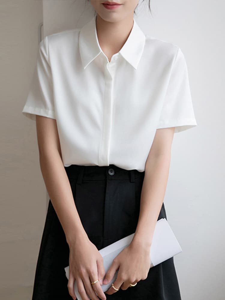 ブルベ夏/ブルベ冬服　上品な襟元が魅力の半袖シンプルシャツ