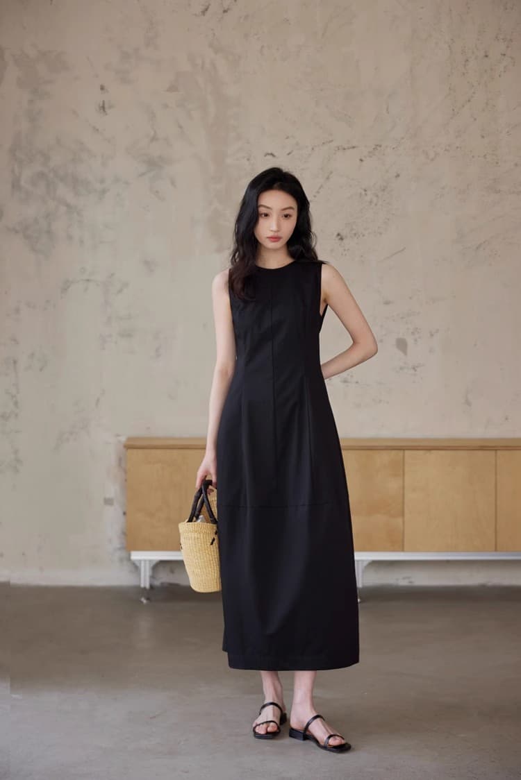 ブルベ夏/ブルベ冬服　洗練されたノースリーブロング丈ワンピース