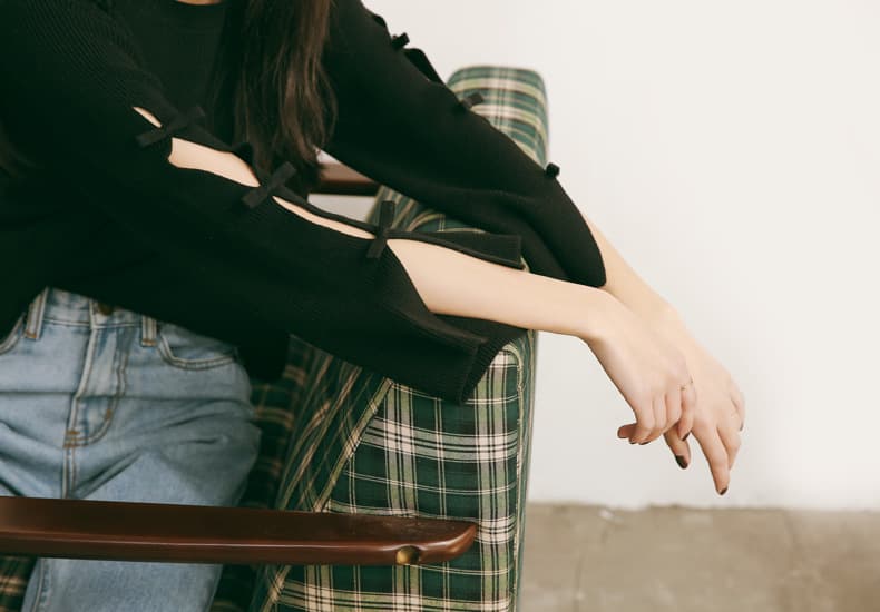 ブルベ夏/ブルベ冬服 袖リボン装飾ゆったりニット