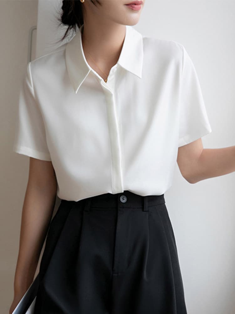 ブルベ夏/ブルベ冬服　上品な襟元が魅力の半袖シンプルシャツ