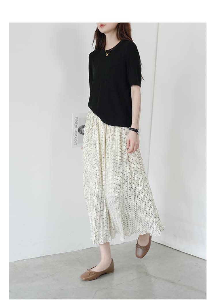 ブルベ夏服 優雅な揺れ感 水玉模様プリーツスカート