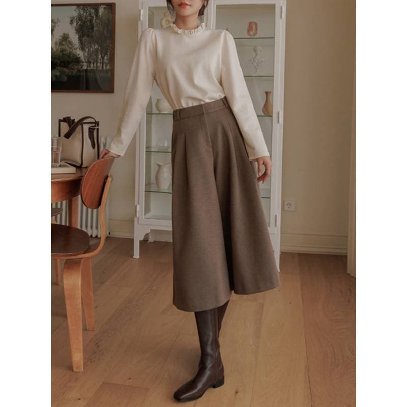 ブルベ夏服　上品な女性らしさを演出するハイウエストガウチョパンツ