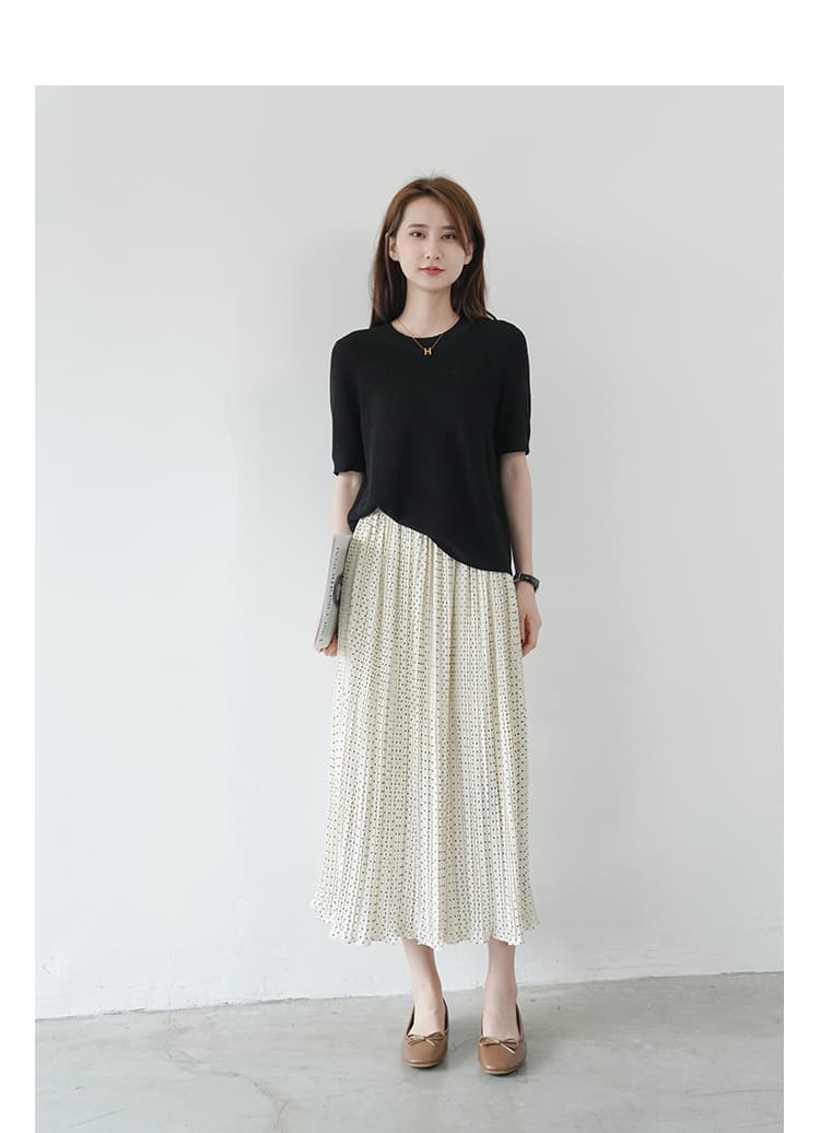 ブルベ夏服 優雅な揺れ感 水玉模様プリーツスカート