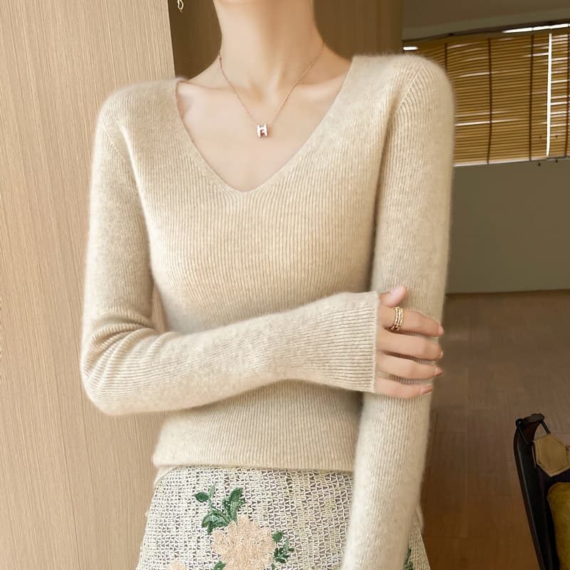 ブルベ夏/ブルベ冬服　上品なブイネックリブ編み長袖ニット