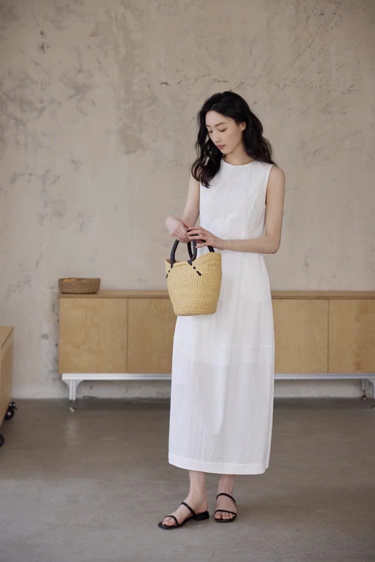 ブルベ夏/ブルベ冬服　洗練されたノースリーブロング丈ワンピース