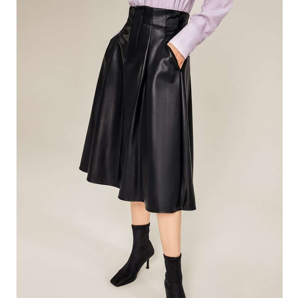 ブルベ冬服 艶めく光沢ミディスカート