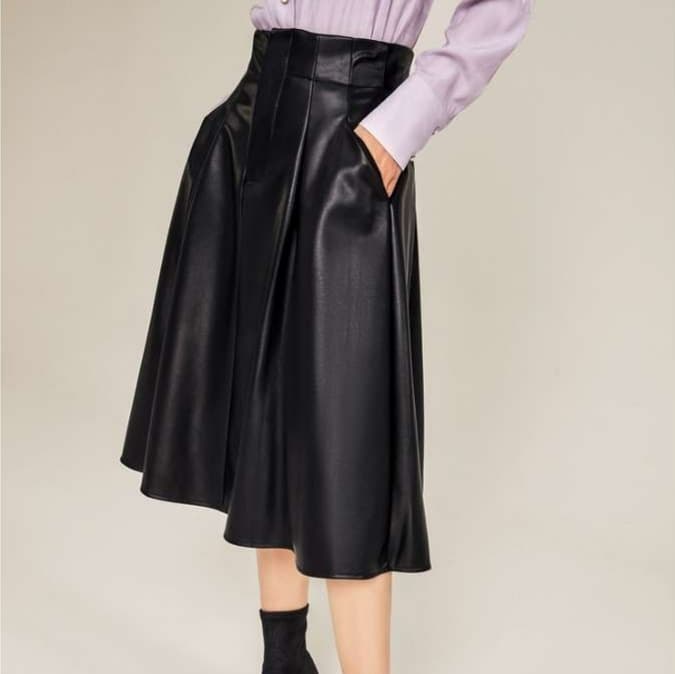 ブルベ冬服 艶めく光沢ミディスカート