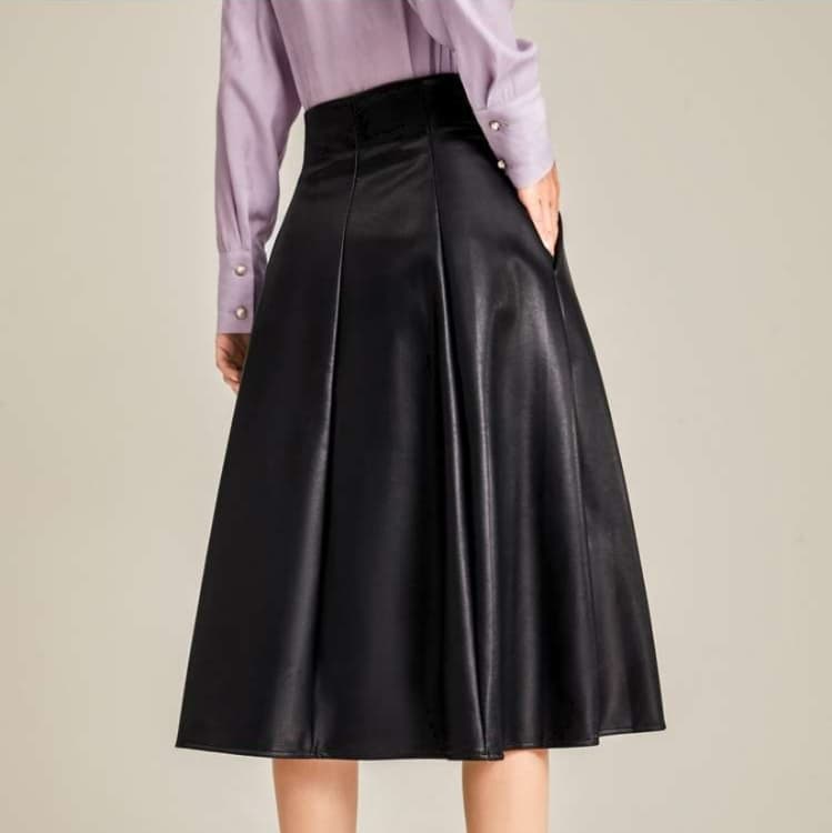 ブルベ冬服 艶めく光沢ミディスカート