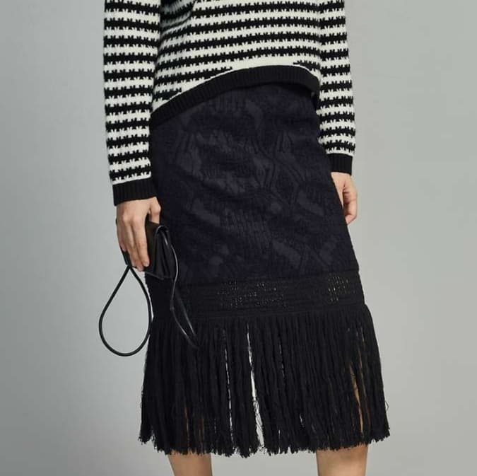 ブルベ冬服 フリンジニットミディスカート