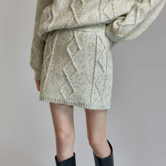 ブルベ夏/ブルベ冬服 ケーブル編みニットスカート