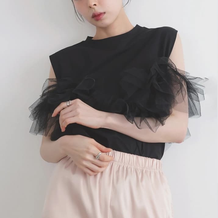 ブルベ夏/ブルベ冬服 チュール重ね上品ノースリーブブラウス