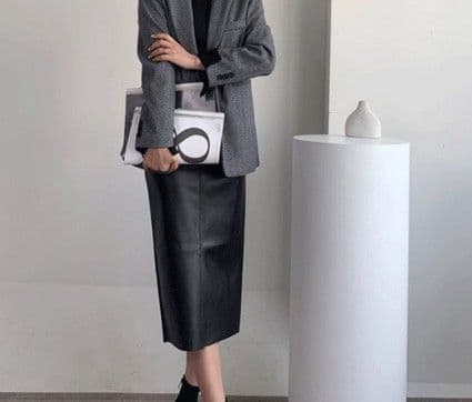 ブルベ夏/ブルベ冬服 上品な光沢感が美しいハイウエスト合成皮革タイトスカート