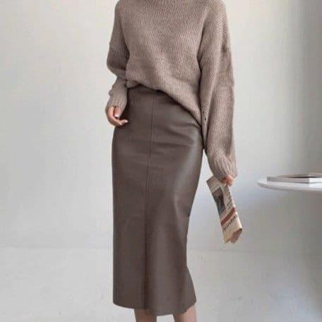 ブルベ夏/ブルベ冬服 上品な光沢感が美しいハイウエスト合成皮革タイトスカート