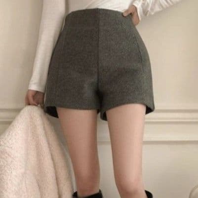 ブルベ夏/ブルベ冬服 上品仕立てのハイウエストショートパンツ