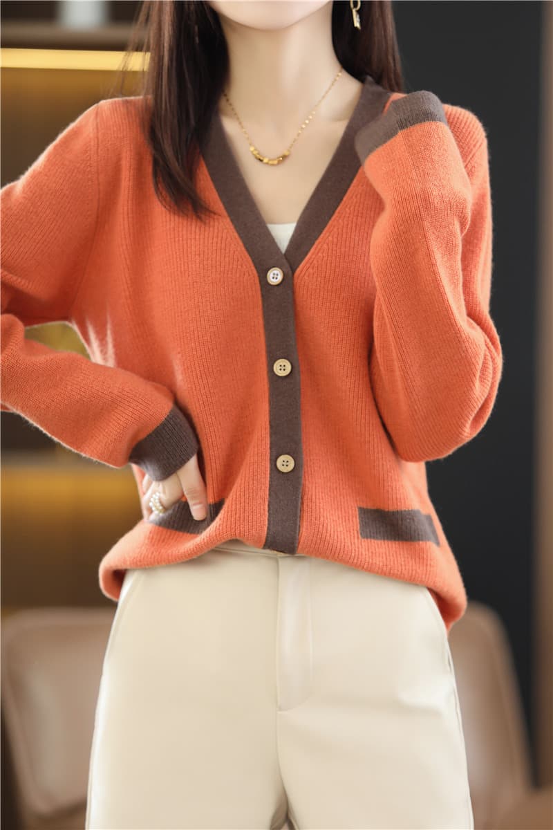 ブルベ夏/ブルベ冬服 配色切替ボタン付深襟ニット・カーディガン